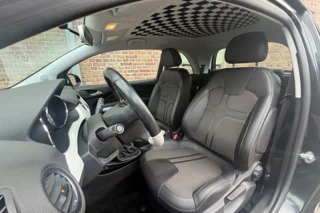 Opel Adam (2016) thumbnail 6