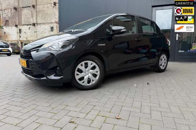 Toyota Yaris (2020) thumbnail 2