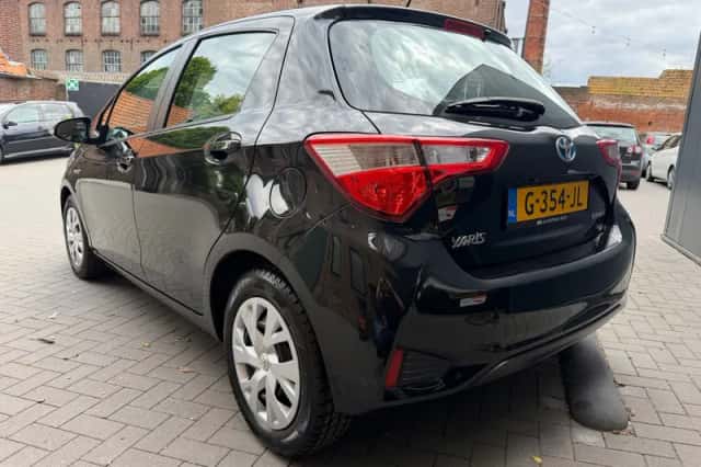 Toyota Yaris (2020) thumbnail 3
