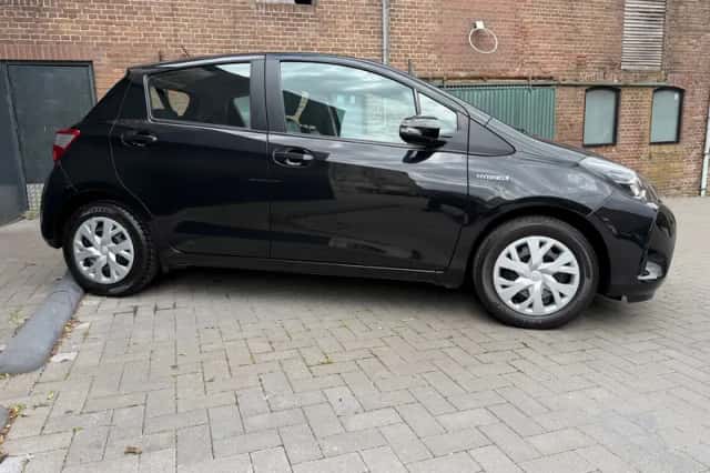 Toyota Yaris (2020) thumbnail 4
