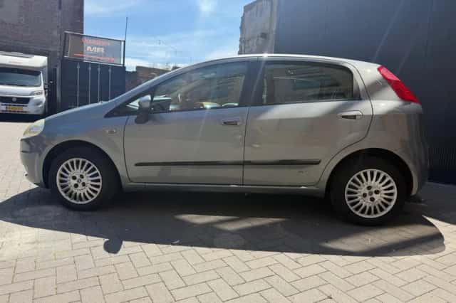 Fiat Grande Punto (2007) thumbnail 3