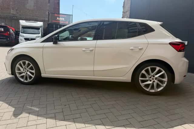 SEAT Ibiza (2023) thumbnail 2