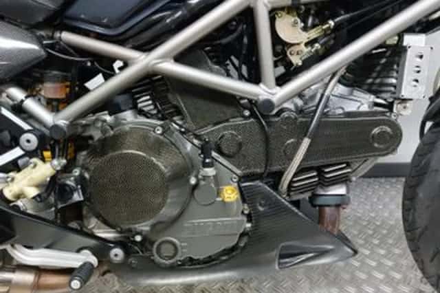 DUCATI M (2000) thumbnail 3