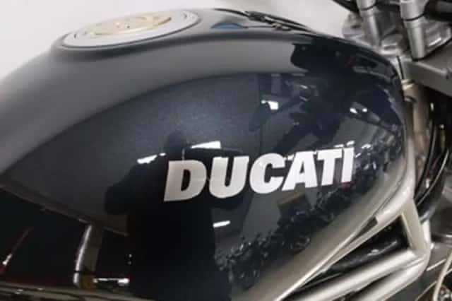 DUCATI M (2000) thumbnail 5