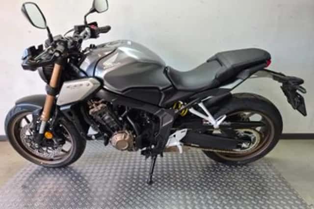 Honda CB (2023) thumbnail 2