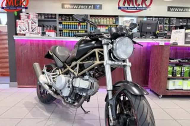 DUCATI M (2002) thumbnail 1