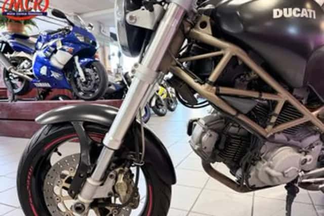 DUCATI M (2002) thumbnail 2
