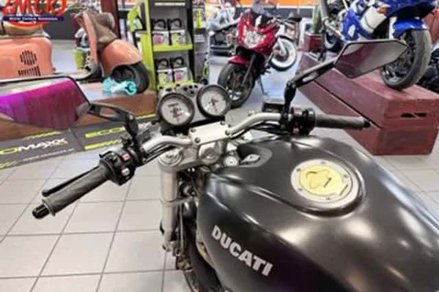 DUCATI M (2002) thumbnail 3