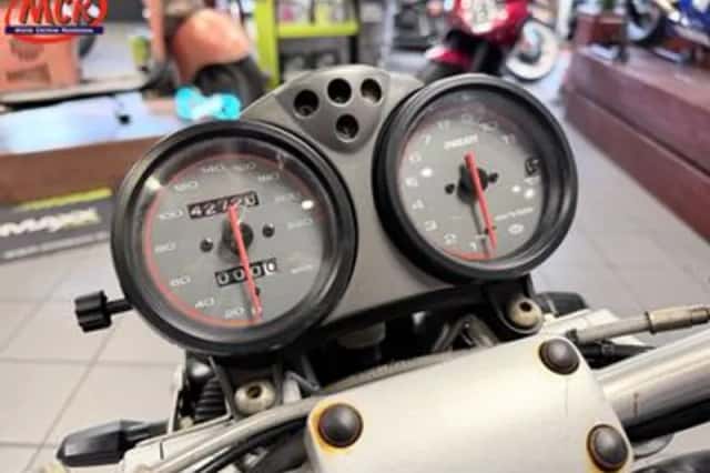 DUCATI M (2002) thumbnail 4