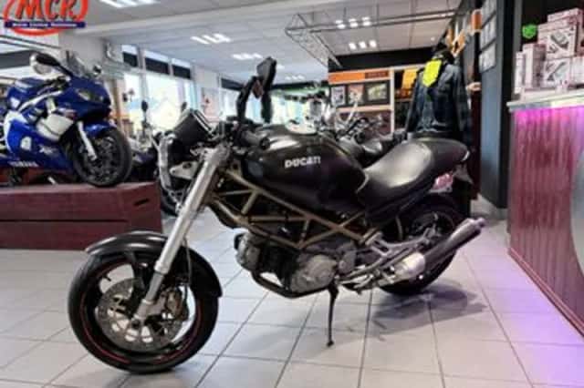 DUCATI M (2002) thumbnail 5