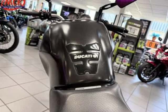 DUCATI M (2002) thumbnail 6