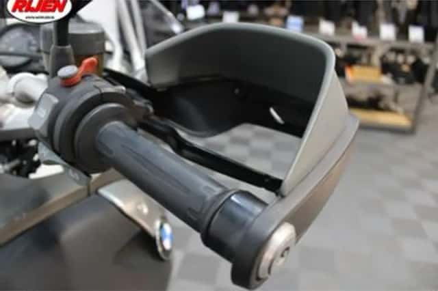 BMW R (2010) thumbnail 6