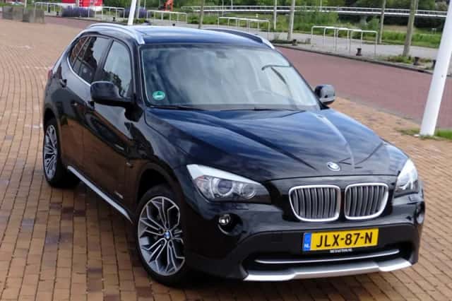 BMW X1 (2010) thumbnail 2