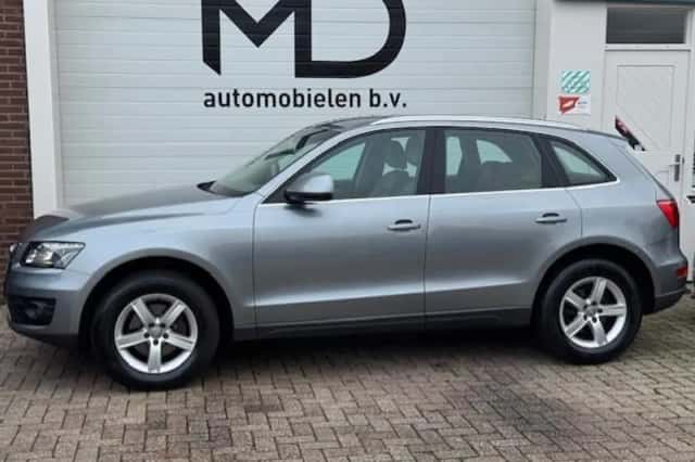 Audi Q5 (2009) thumbnail 3