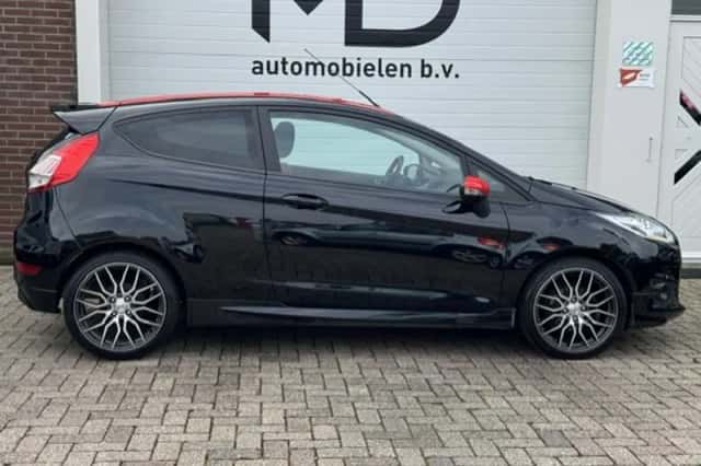 Ford Fiesta (2016) thumbnail 4