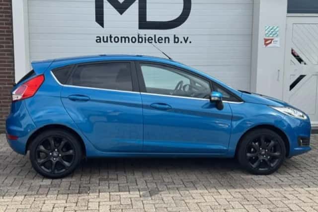 Ford Fiesta (2013) thumbnail 2