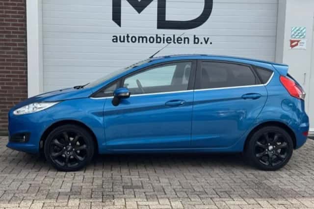 Ford Fiesta (2013) thumbnail 3