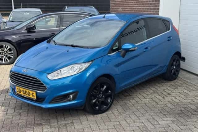 Ford Fiesta (2013) thumbnail 4