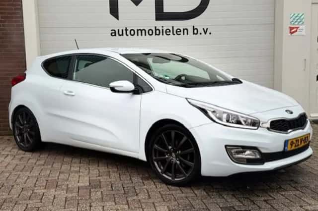 Kia Pro Cee'd (2015) thumbnail 1