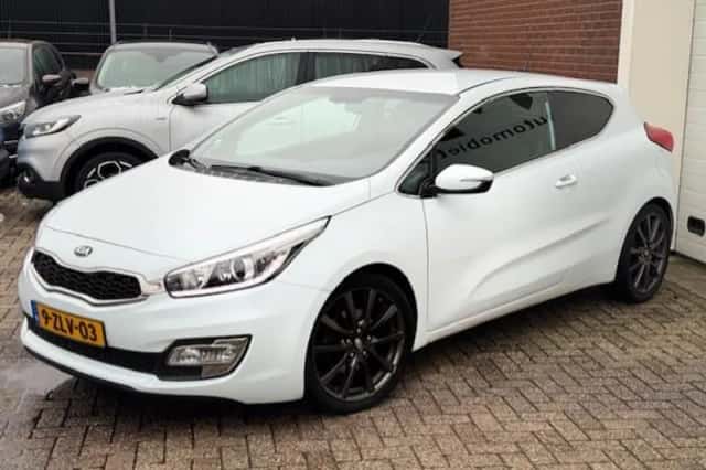 Kia Pro Cee'd (2015) thumbnail 4