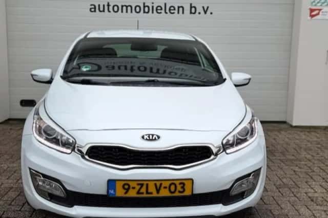 Kia Pro Cee'd (2015) thumbnail 5