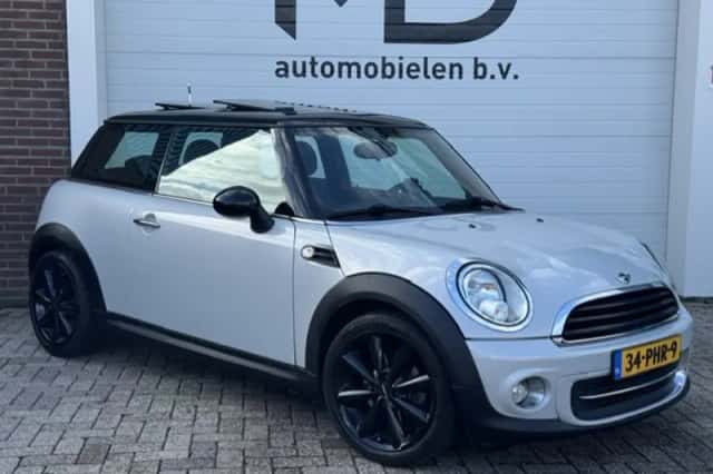 MINI Cooper (2011) thumbnail 1