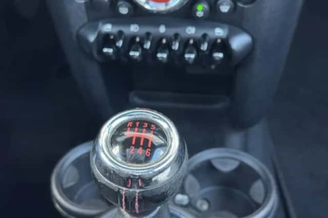MINI Cooper (2011) thumbnail 5