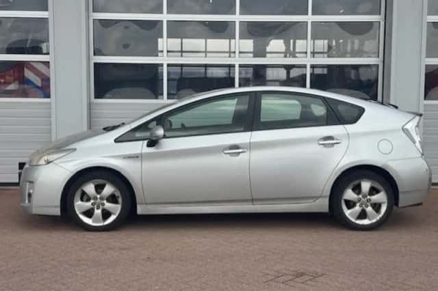 Toyota Prius (2010) thumbnail 3
