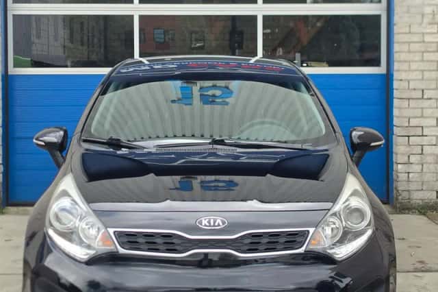 Kia Rio (2011) thumbnail 2