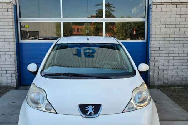 Peugeot 107 (2010) thumbnail 2