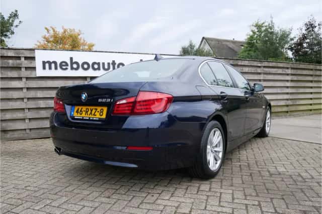 BMW 5-Serie (2011) thumbnail 2