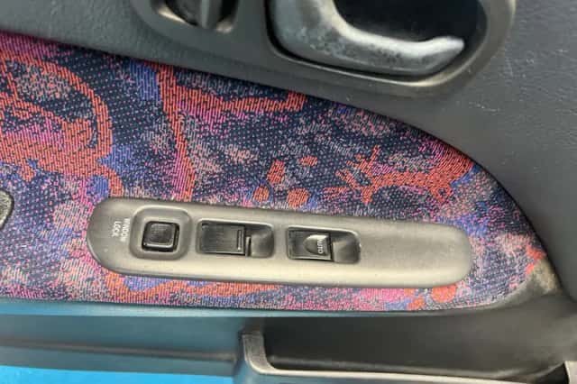 Suzuki Swift (1998) thumbnail 5