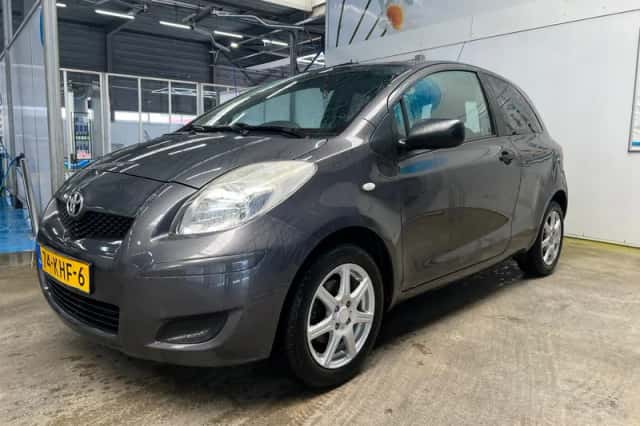 Toyota Yaris (2009) thumbnail 1