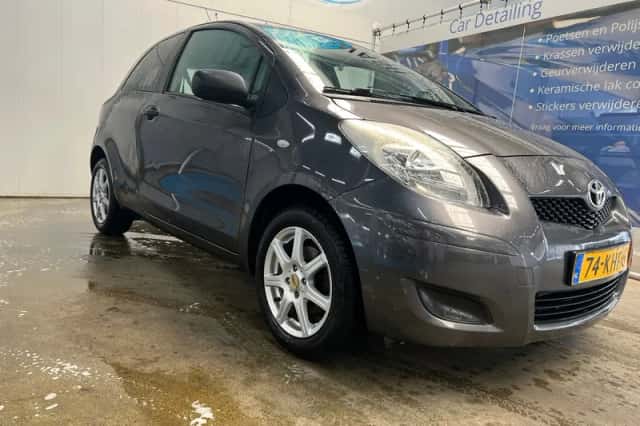 Toyota Yaris (2009) thumbnail 2