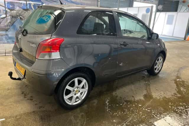 Toyota Yaris (2009) thumbnail 5