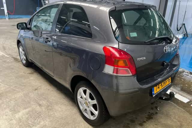 Toyota Yaris (2009) thumbnail 6