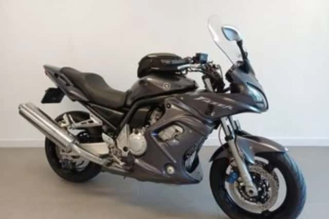YAMAHA FZS (2005) thumbnail 2