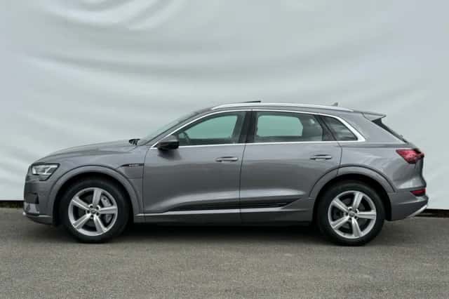 Audi e-tron (2019) thumbnail 4