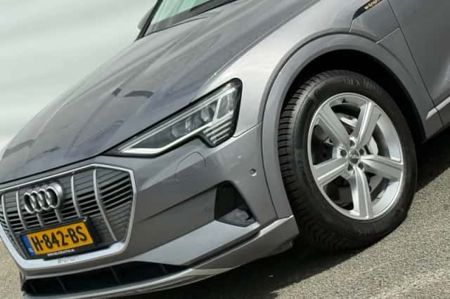 Audi e-tron (2019) thumbnail 6