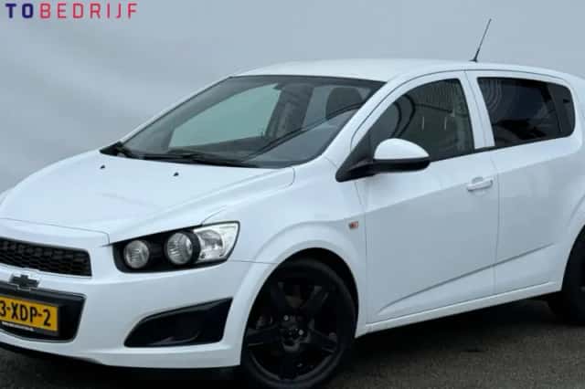 Chevrolet Aveo (2012) thumbnail 1
