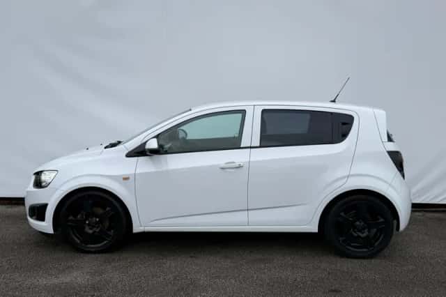 Chevrolet Aveo (2012) thumbnail 3