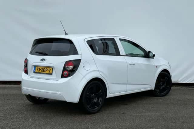 Chevrolet Aveo (2012) thumbnail 4