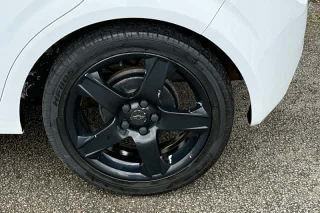 Chevrolet Aveo (2012) thumbnail 6