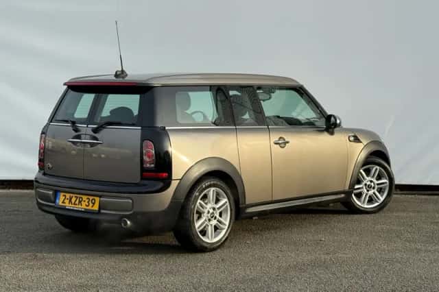 MINI Clubman (2013) thumbnail 4