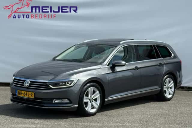 Volkswagen Passat (2017) thumbnail 2