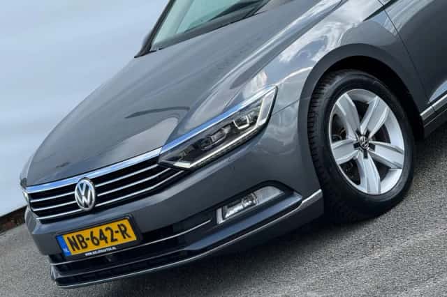 Volkswagen Passat (2017) thumbnail 6
