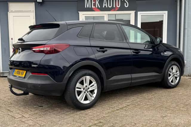 Opel Grandland X (2018) thumbnail 2