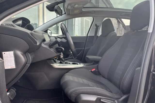 Peugeot 308 (2017) thumbnail 5