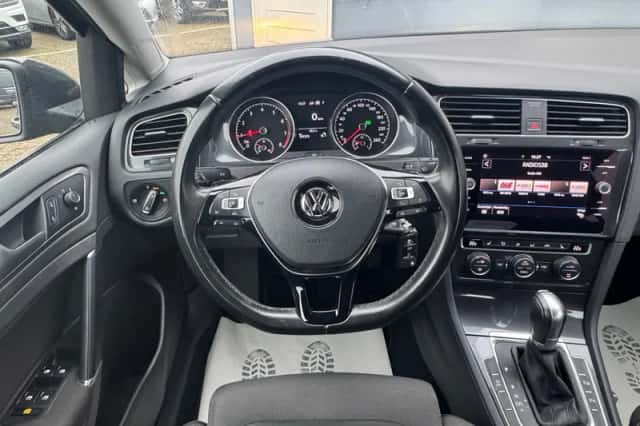 Volkswagen Golf (2017) thumbnail 5