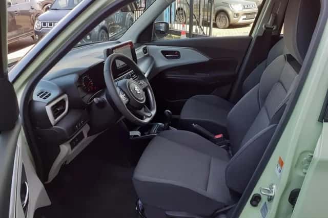 Suzuki Swift (2025) thumbnail 12